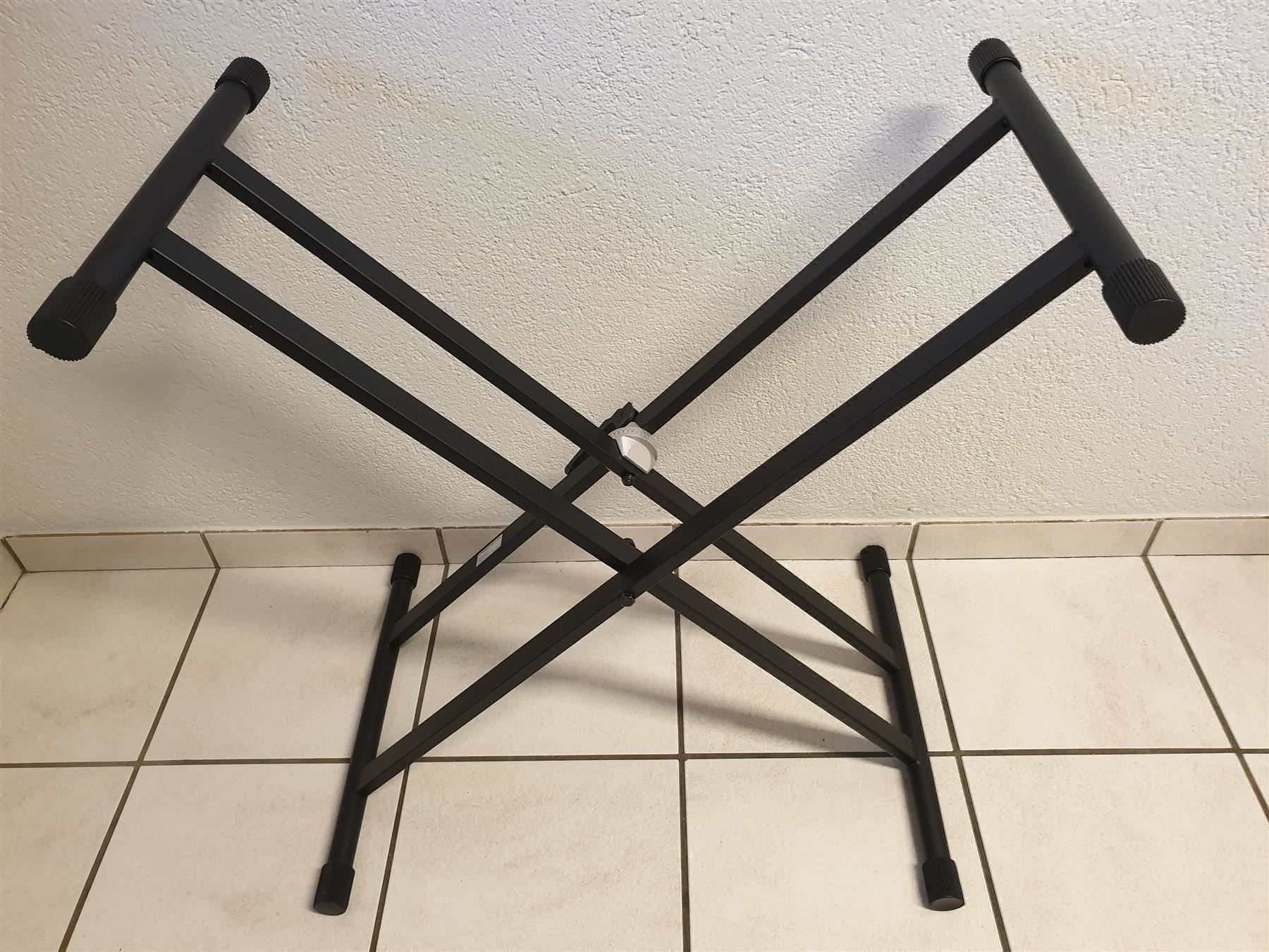 Supporti per strumenti musicali & leggii: Keyboardständer GEWA in schwarz oder grau – Nuovo (secondo la descrizione) da Wöschnau venduto da Musikhaus-Luethy5012 2