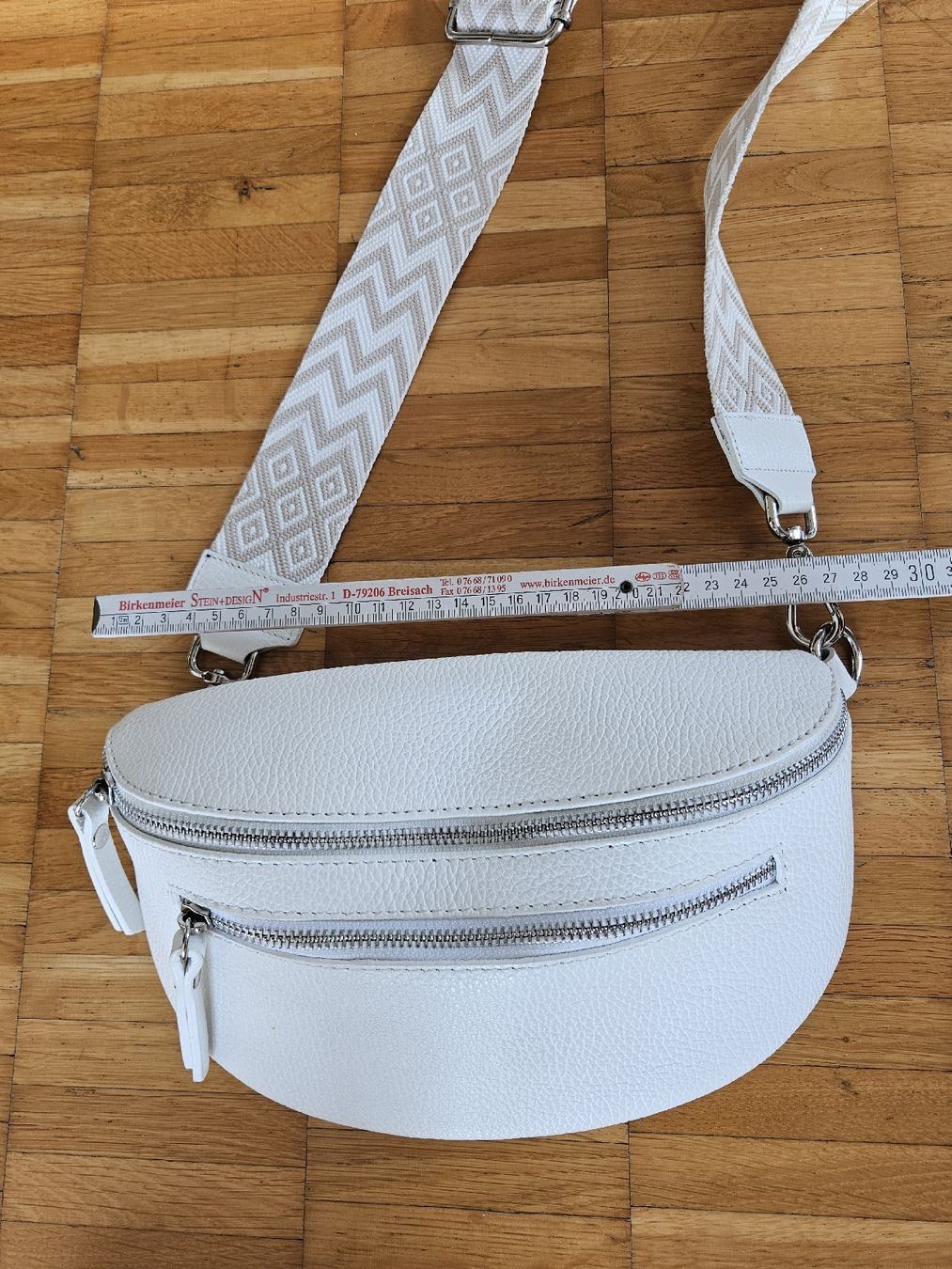 Borse: Weisser Bodybag aus Echtleder – Usato da Eglisau venduto da tinka06 1
