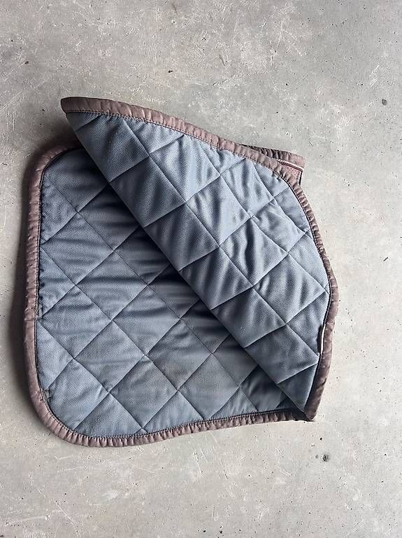 Selle & Accessori: Tapis de selle cheval – Usato da Châtel-St-Denis venduto da celisis 1