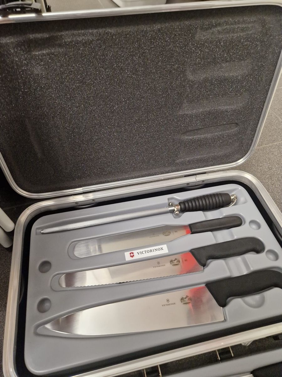 Victorinox Coltelli da cucina: Victorinox Messerkoffer – Nuovo e nell'imballaggio originale da Erlinsbach SO venduto da dikaan 1