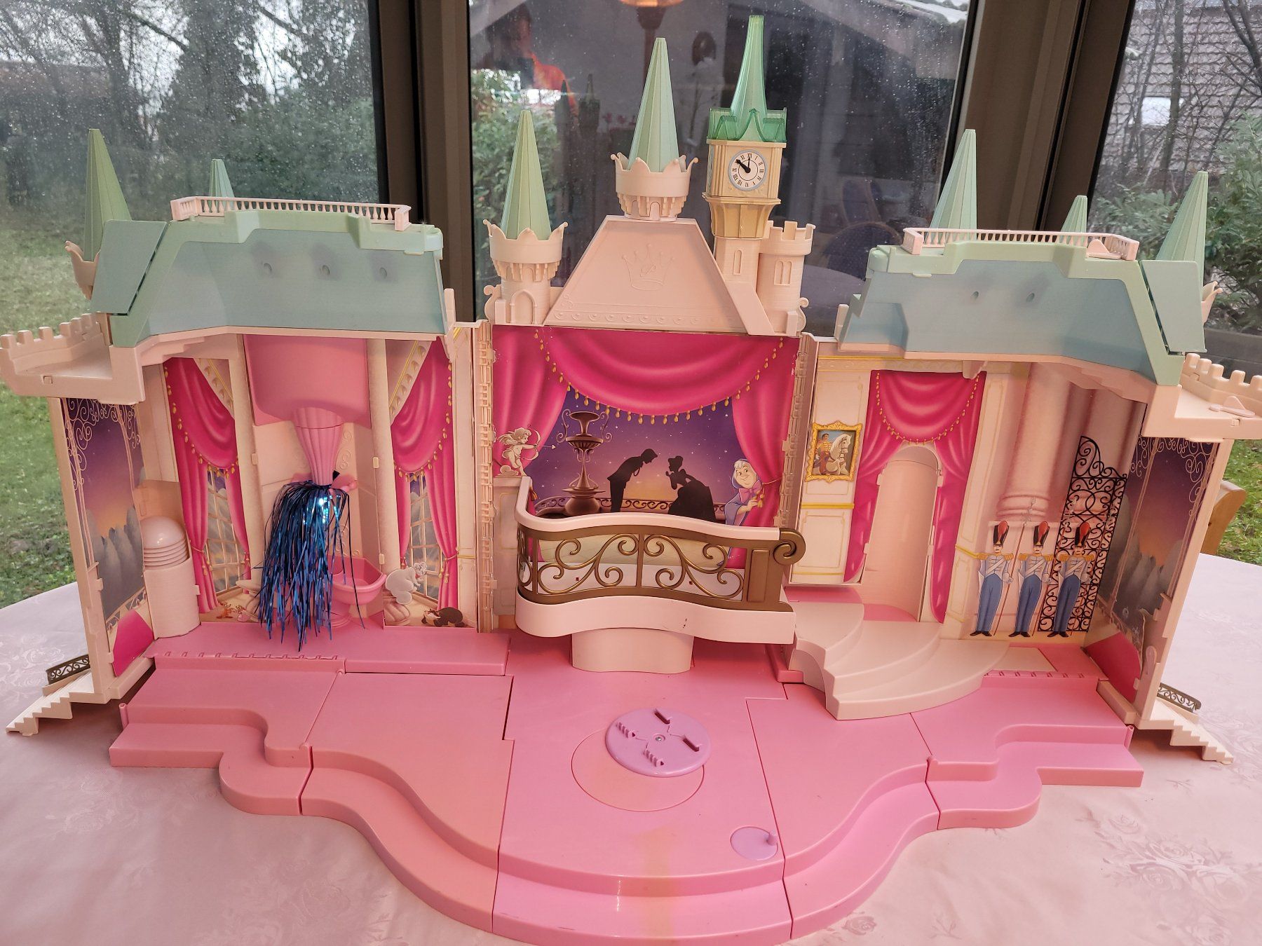 Disney Bambole: Château de Cendrillon - style Barbie – Usato da Crissier venduto da zepeka74 1