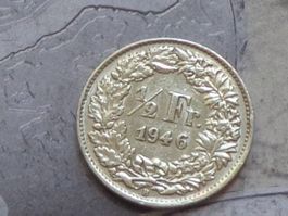 1/2 Fr. 1946 - ABART gleichstehend ((180 Grad)) verdreht