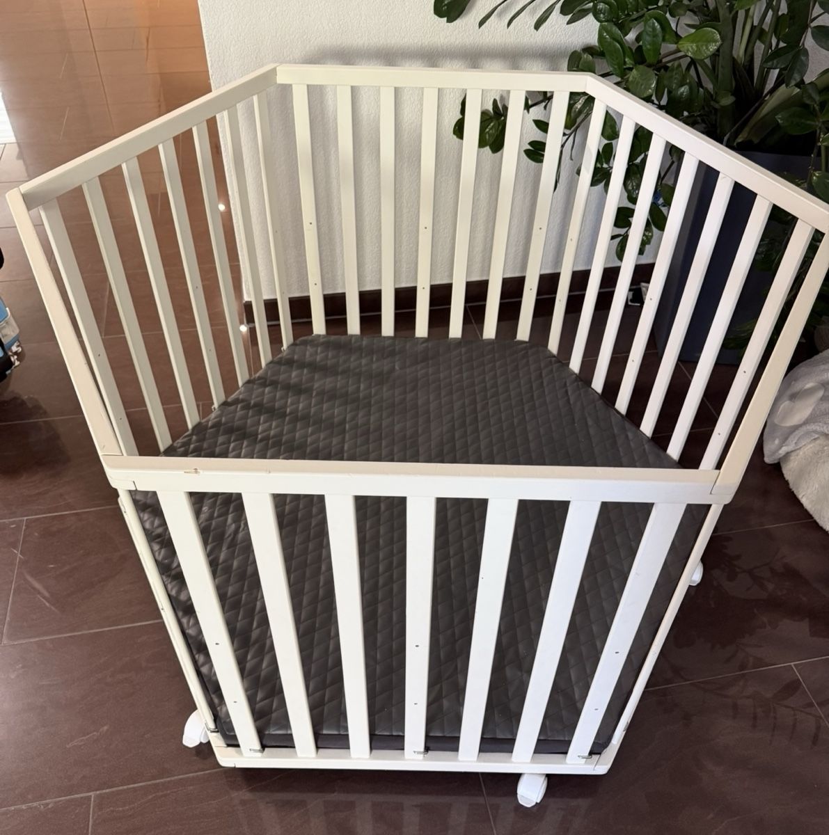 Box & Barriere di sicurezza: Roba Laufgitter 6-eckig Graphite gesteppt – Usato da Kölliken venduto da Vivii01 3