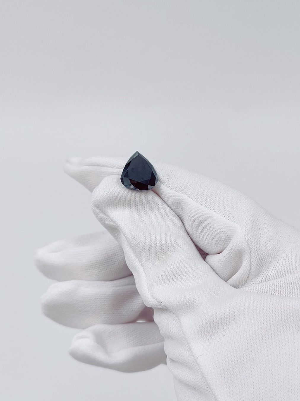 Pietre preziose: 1 SCHWARZER DIAMANT, 8.46 CT. – Usato da Luzern venduto da EdiGem 7
