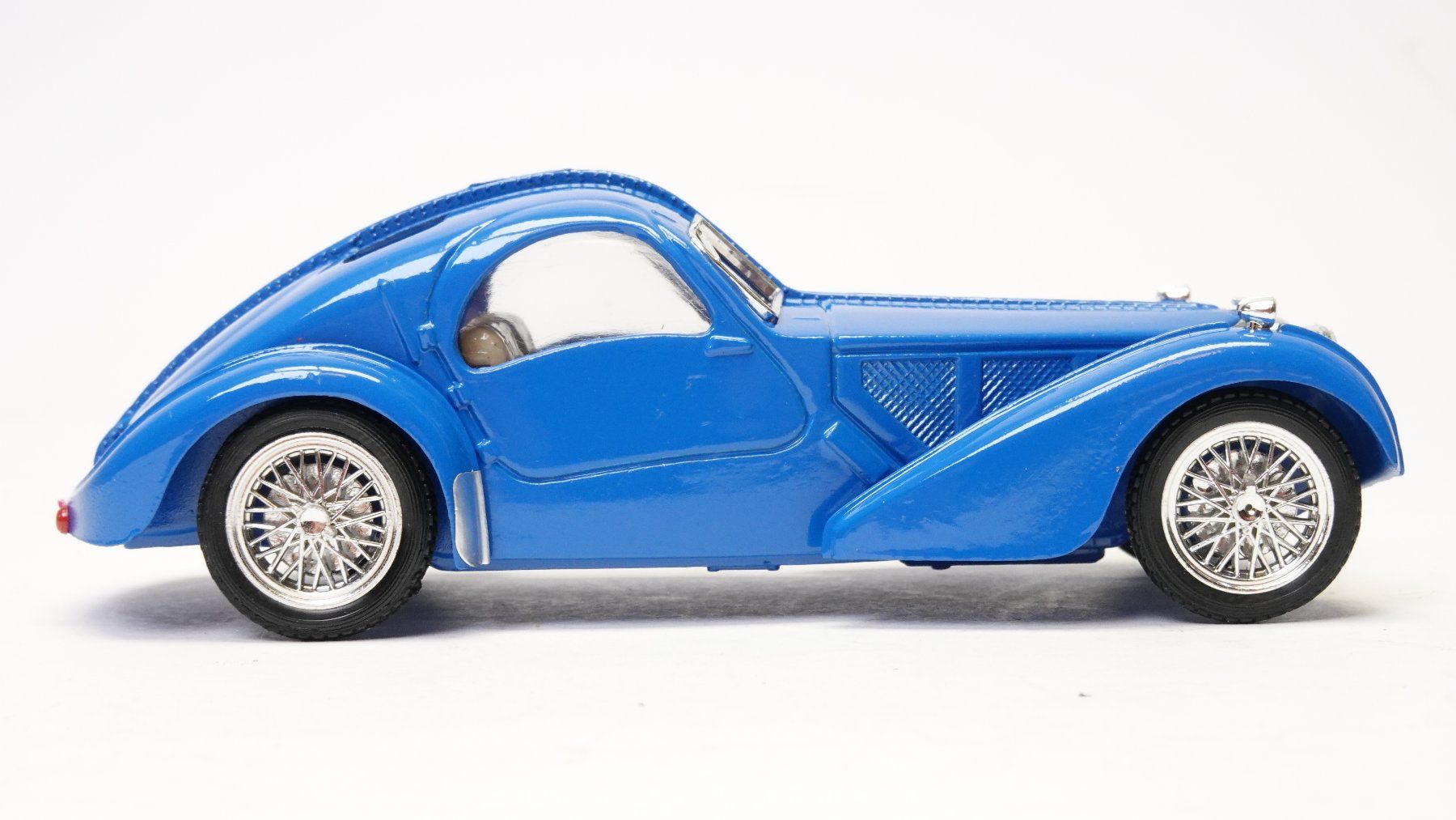 Brumm Modellini d'auto: e55 1/43 Brumm Buggati blau – Usato da Thun venduto da evinka_gmbh 3