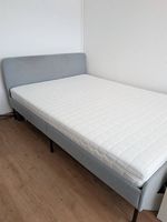Lit double avec sommier à lattes + matelas 140 x 200