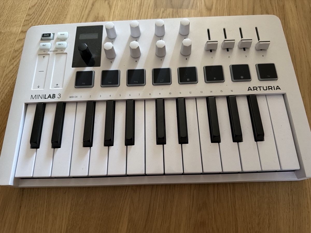 Arturia Instruments de musique: ARTURIA MINILAB 3 – D'occasion à Kriens par severin1901