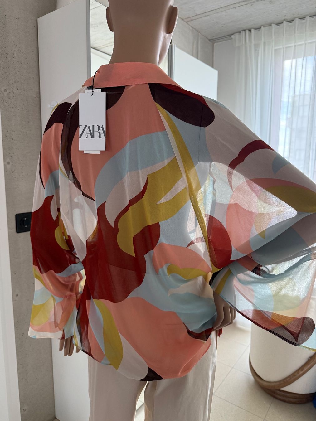 Zara Blusen: Zara halbtransparente Bluse Hemdbluse Gr.M neu – Neu und originalverpackt aus Rotkreuz von beltraum 5