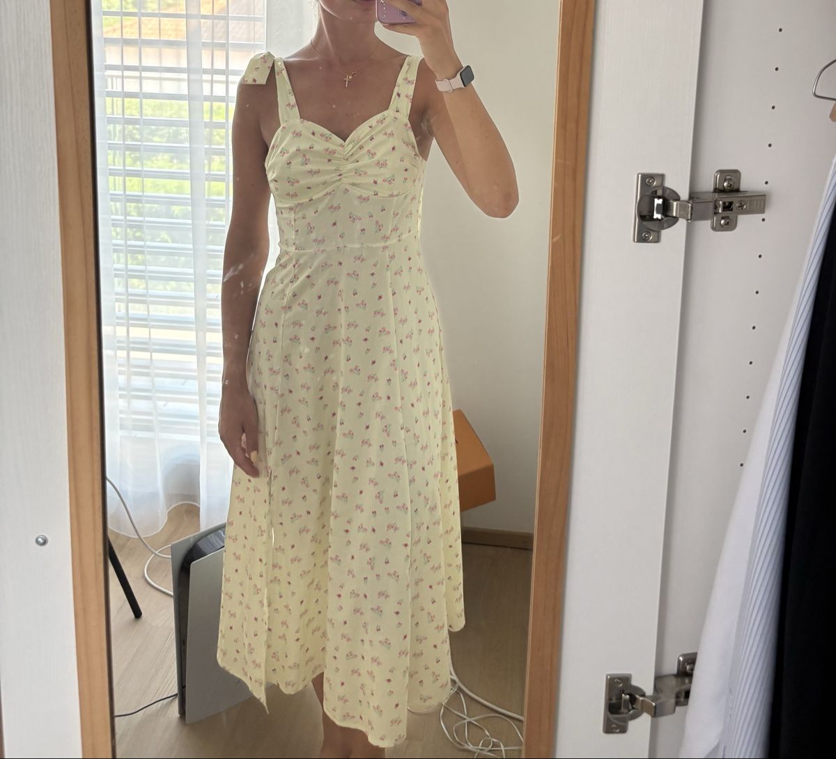 Kleider: Robe d’été jaune à fleur taille M – Gebraucht aus Vésenaz von ilomd 5
