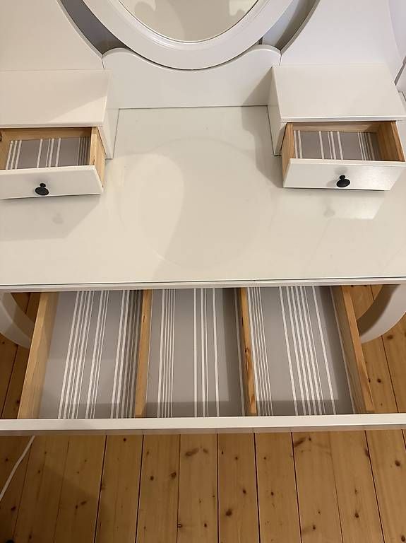 Ikea Tavoli da trucco: Schminktisch – Usato da Chur venduto da flujan 1