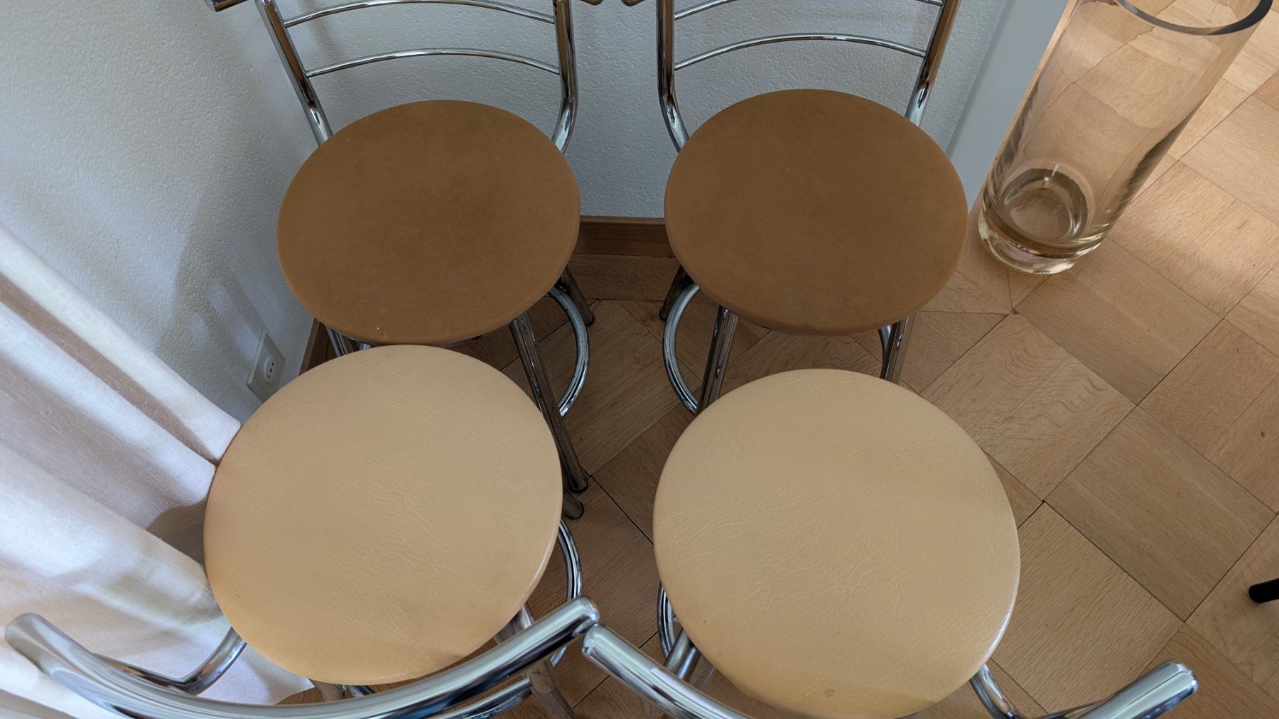 Hocker: Küchenhocker mit Stoffbezug und Chrombeinen – Gebraucht aus Ittigen von stoney63