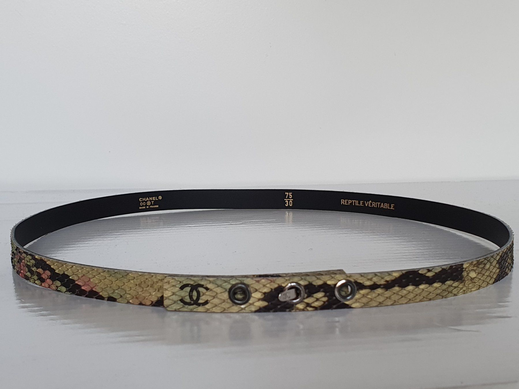Chanel Cinture: CHANEL Taillen Gürtel Python Leder CC Logo – Usato da Wängi venduto da Pambola 6