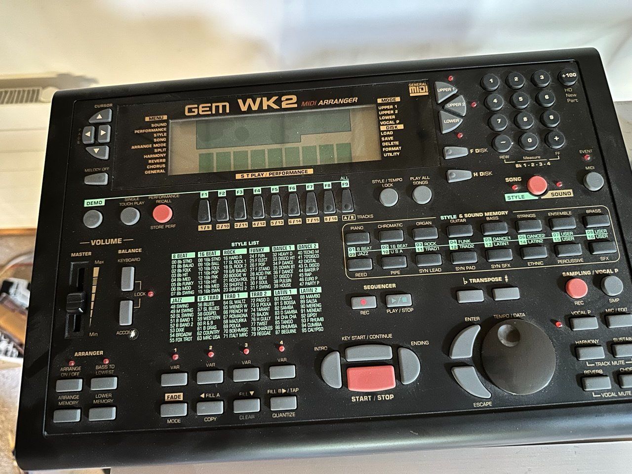 Strumenti musicali: GEM Pro 2 E-Piano + WK2 MIDI-Arranger + 3 Pedale + Noten – Usato da Fribourg venduto da Margaret18 5