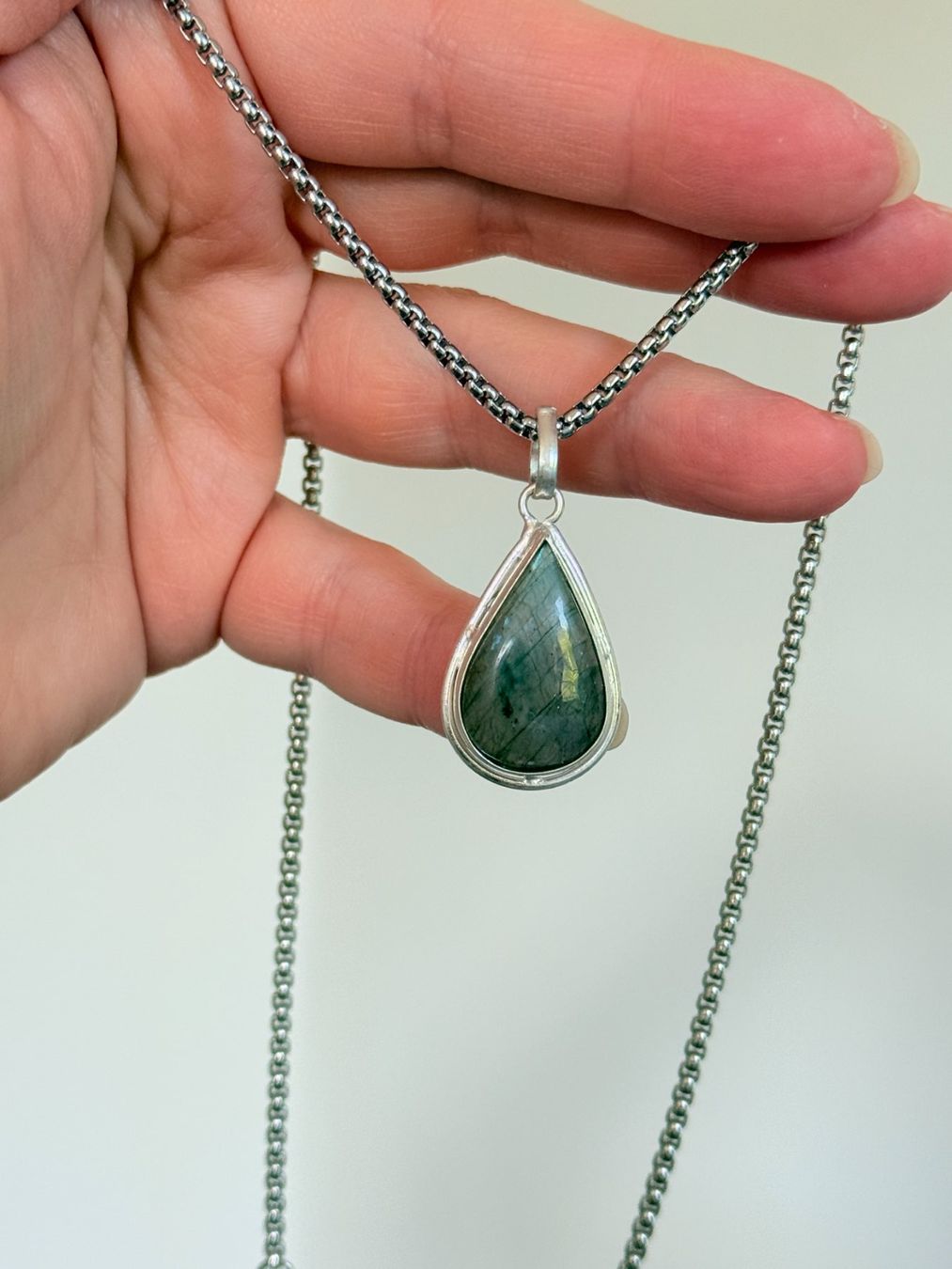 Catenine: Pendentif Larme Labradorite Unique ✨ – Nuovo e nell'imballaggio originale da Genève venduto da AWWA
