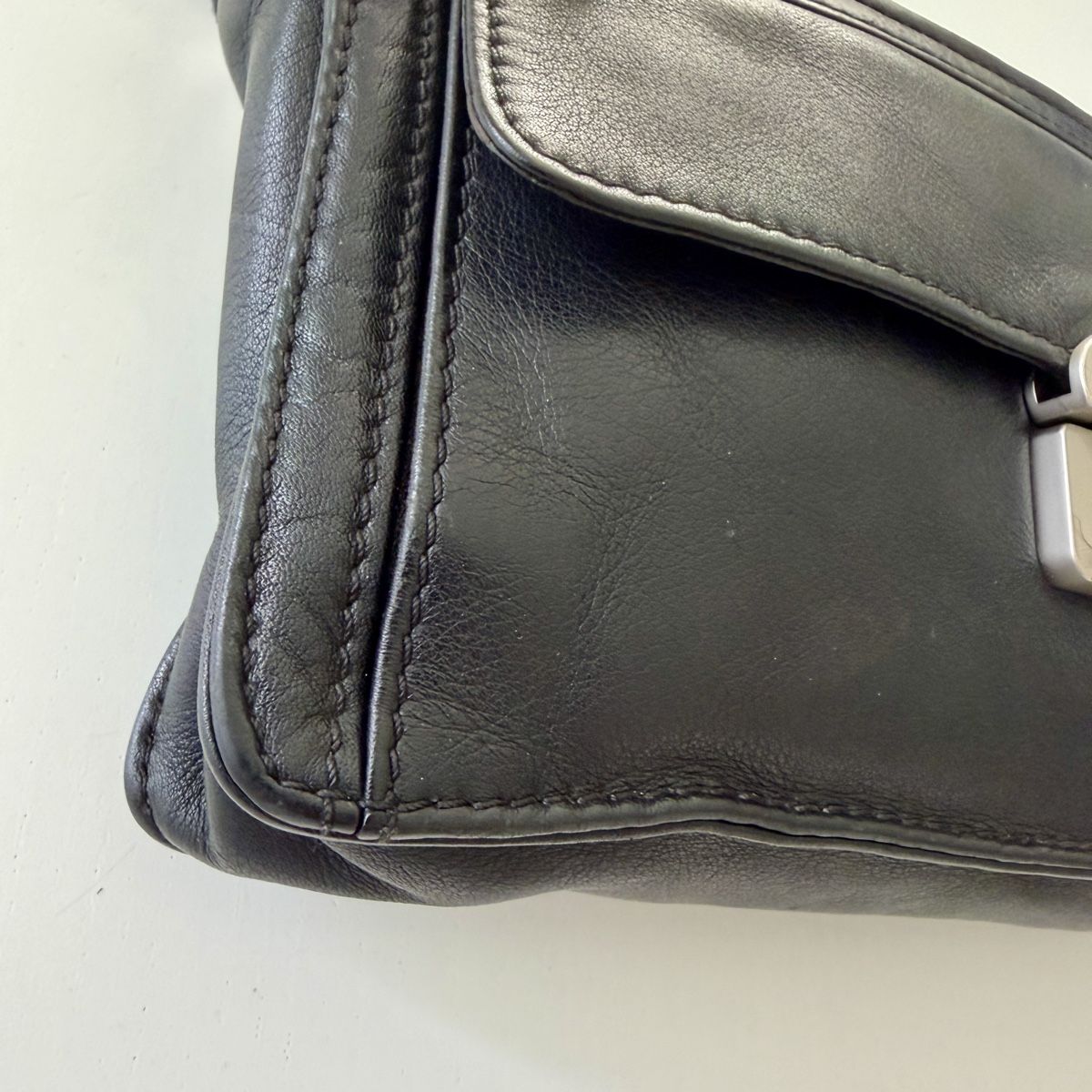 Tumi Taschen: TUMI Black Leather Handbag – Gebraucht aus Freienbach von Avviivva_Shop 3