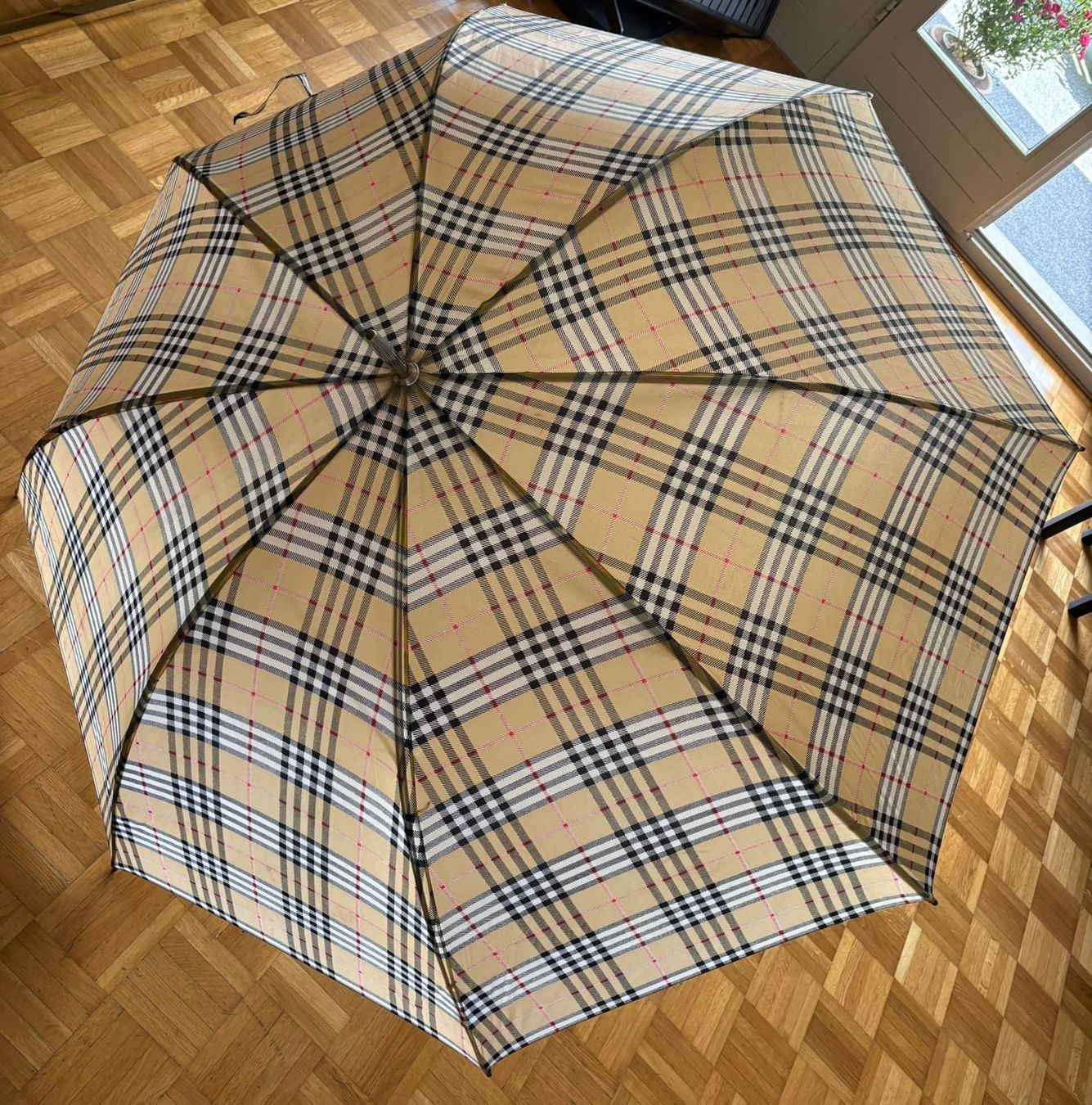 Ombrelli: Grosser Regenschirm 140 cm – Usato da Waltenschwil venduto da Bodensee84