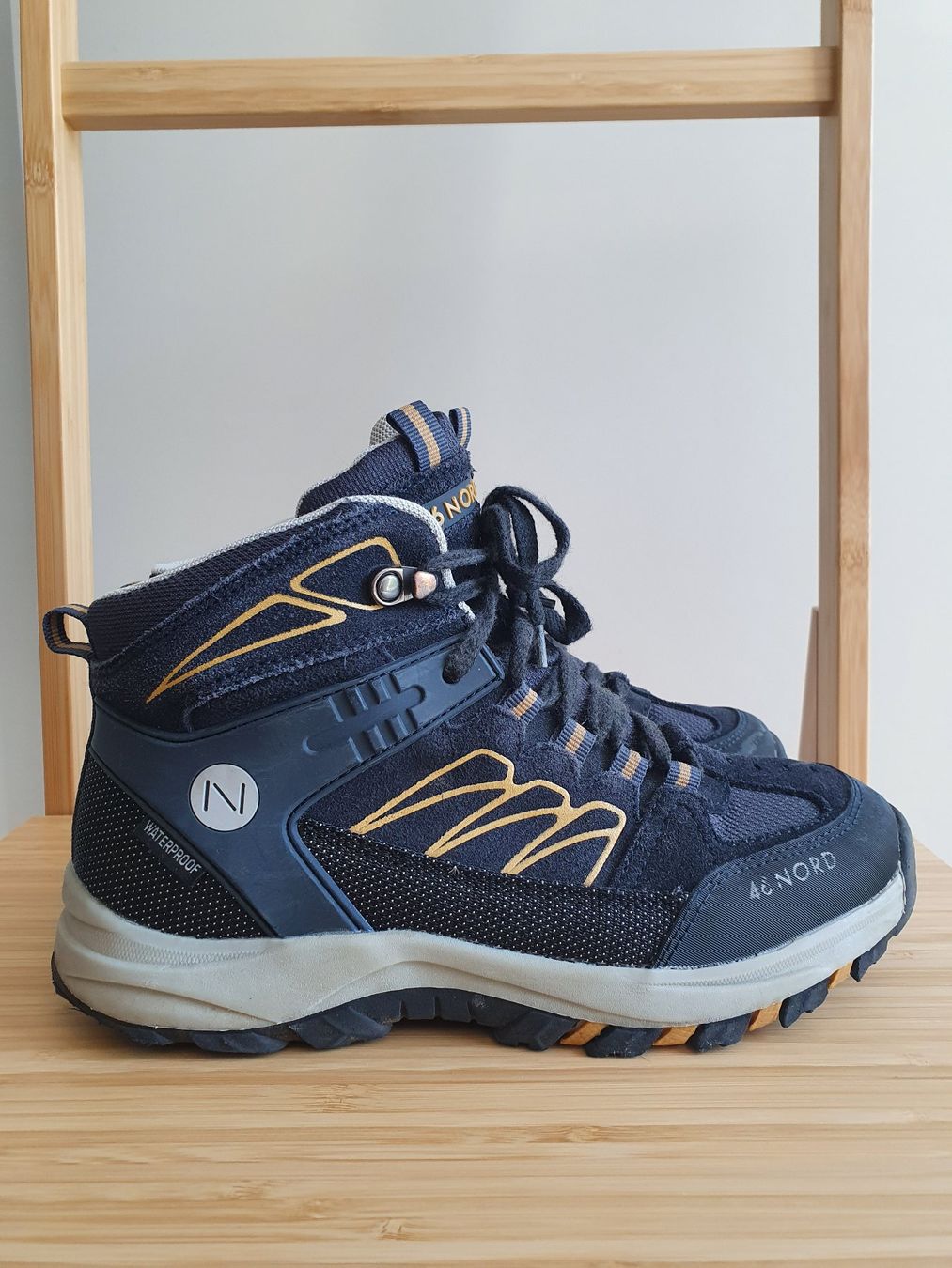 46 Nord Schuhe für Jungen: Gr.36 Wanderschuhe Kinder / 46 NORD – Gebraucht aus Neunkirch von M.Costa1 2