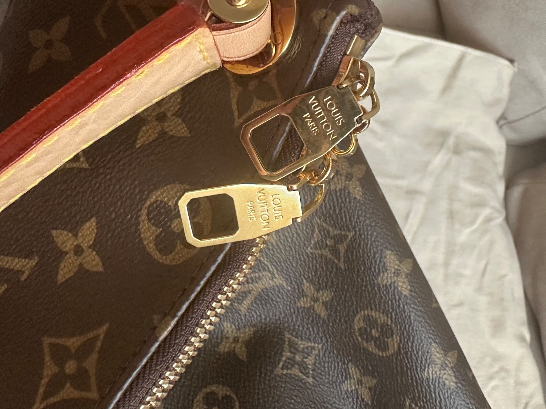 Louis Vuitton Taschen für Damen: LOUIS VUITTON Monogram Canvas Berri PM Bag – Gebraucht aus Herbligen von Akkurat265 3