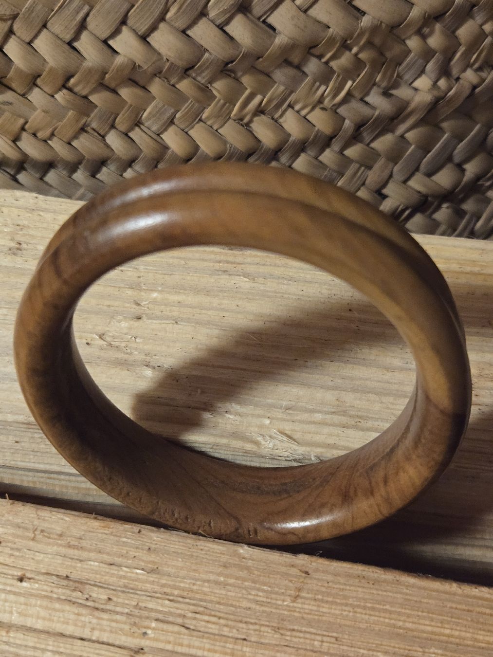 Bracciali & Braccialetti: bracelet en olivier – Usato da Montet (Broye) venduto da CandiceD