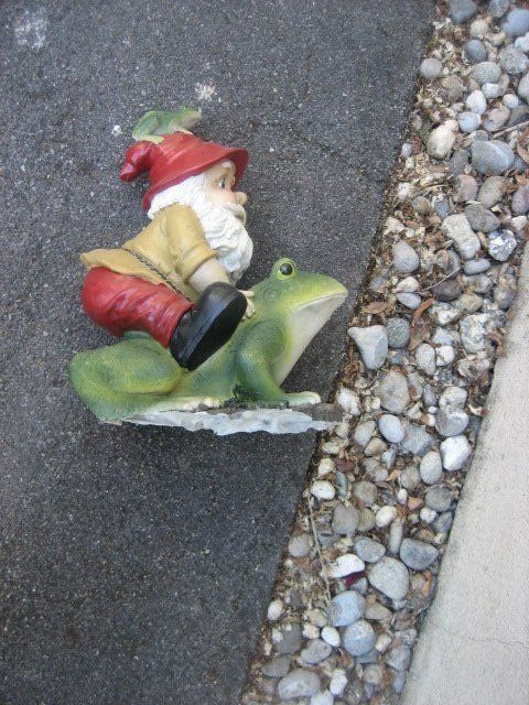 Statuette: Gartenzwerg mit Frosch – Usato da Winterthur venduto da pf02 7