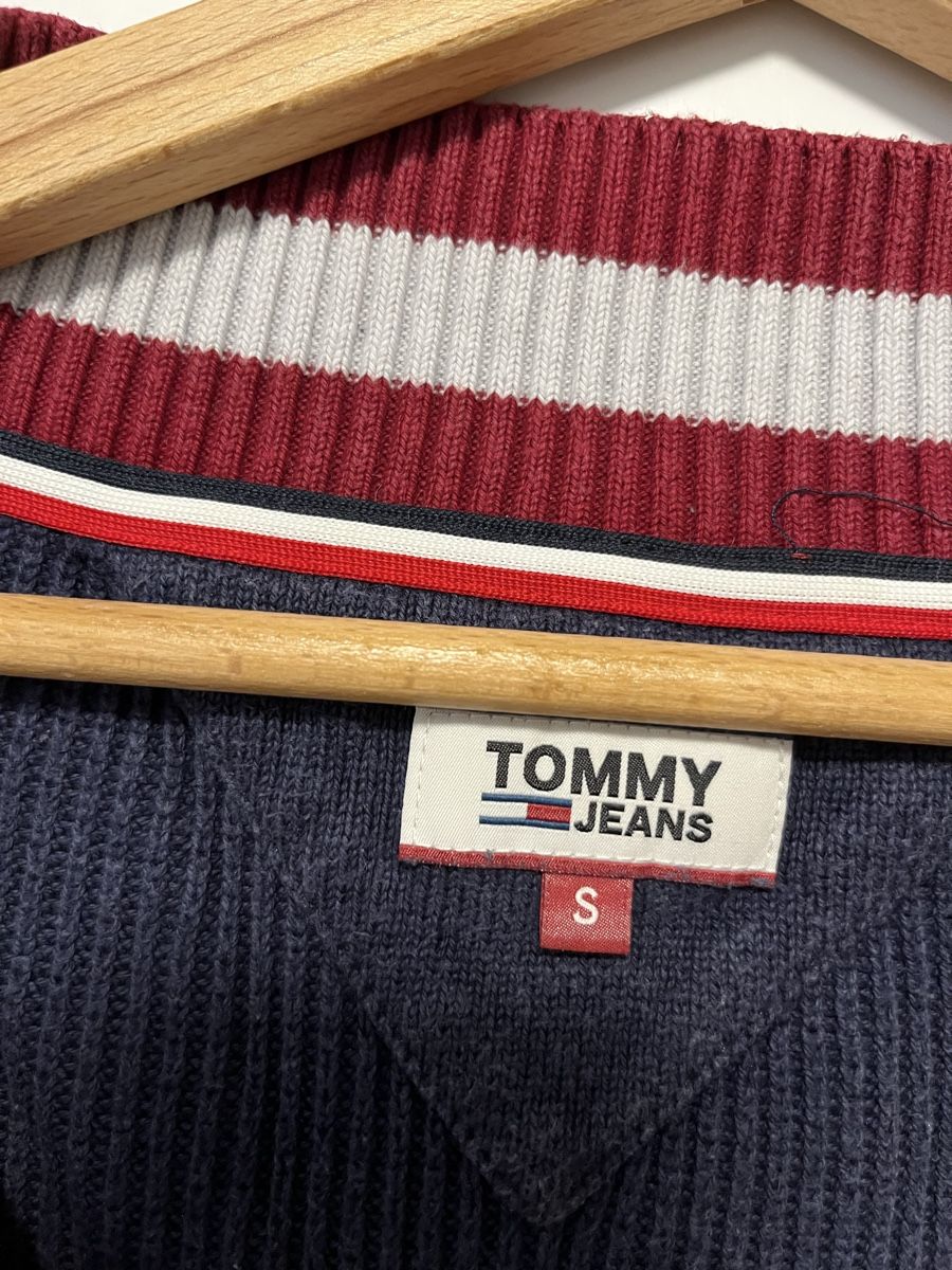Tommy Hilfiger Pulls & Sweat-shirts: Tommy Jeans Pullover mit V-Ausschnitt (Gr. S) – D'occasion à Ottenbach par yas_9yth 1