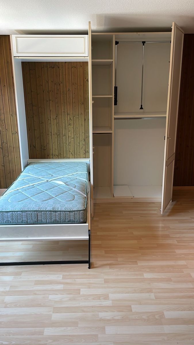 Armadi: Weisser Kleiderschrank mit Gästebett – Usato da Lachen SZ venduto da Julia1111 2