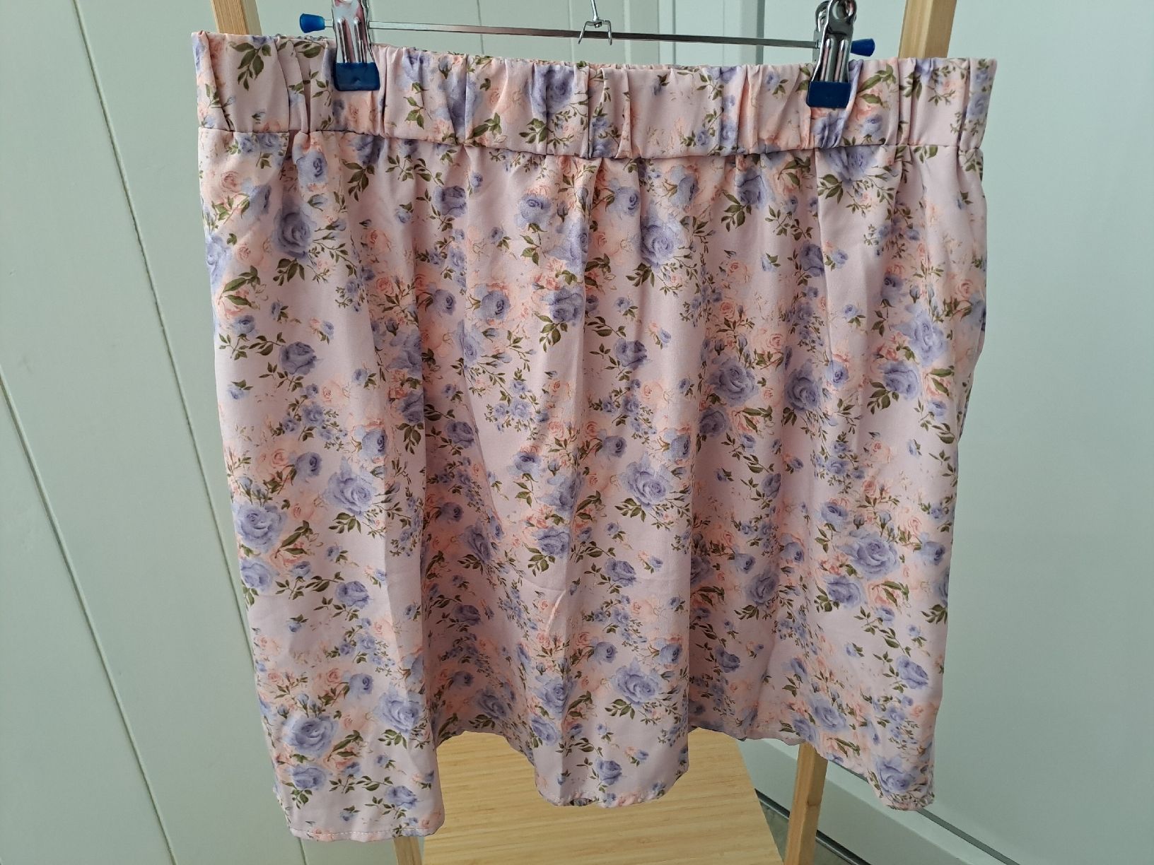 Röcke: Rock Shein Blumenmuster Gr. 1XL – Gebraucht aus Rickenbach LU von bishiida