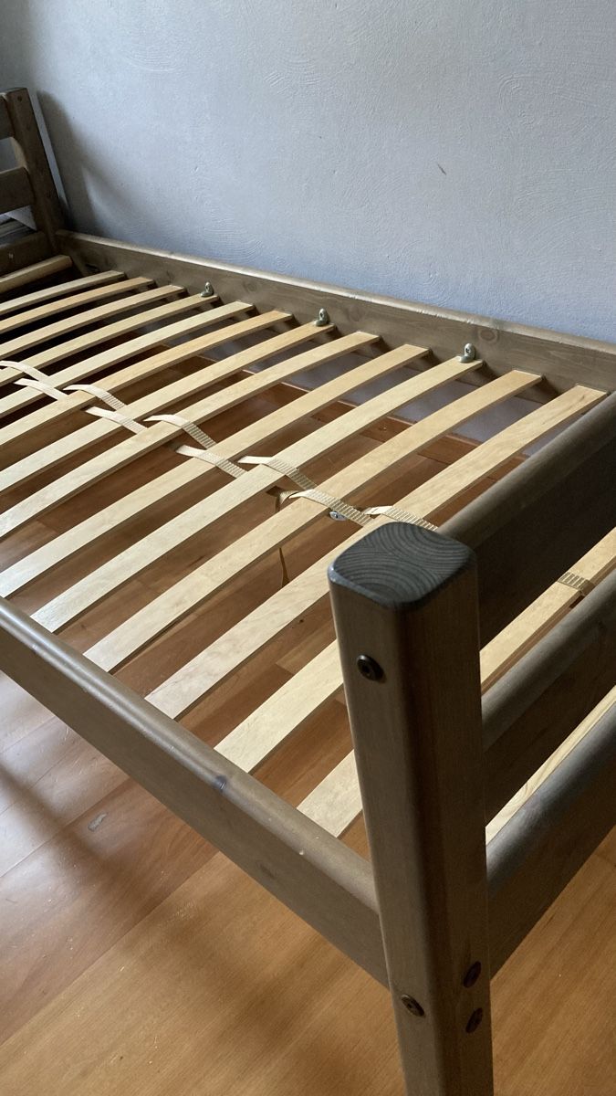 Letti: Lit FLEXA en bois massif 90x200 cm – Usato da Corcelles-Chavorn venduto da Pebble10 2