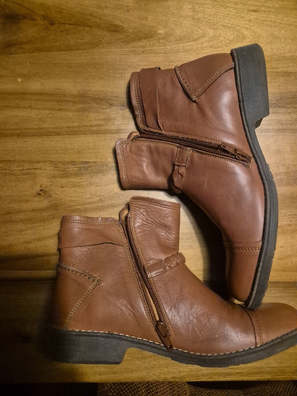 TBS Scarpe da donna: Bottines en cuir TBS marron clair, taille 39 – Usato da Granges (Veveyse) venduto da pissenlit 2