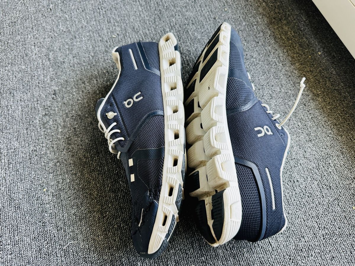 On Scarpe da uomo: On cloud 5 homme taille 45 bleu – Usato da Bulle venduto da LeMoleson 3