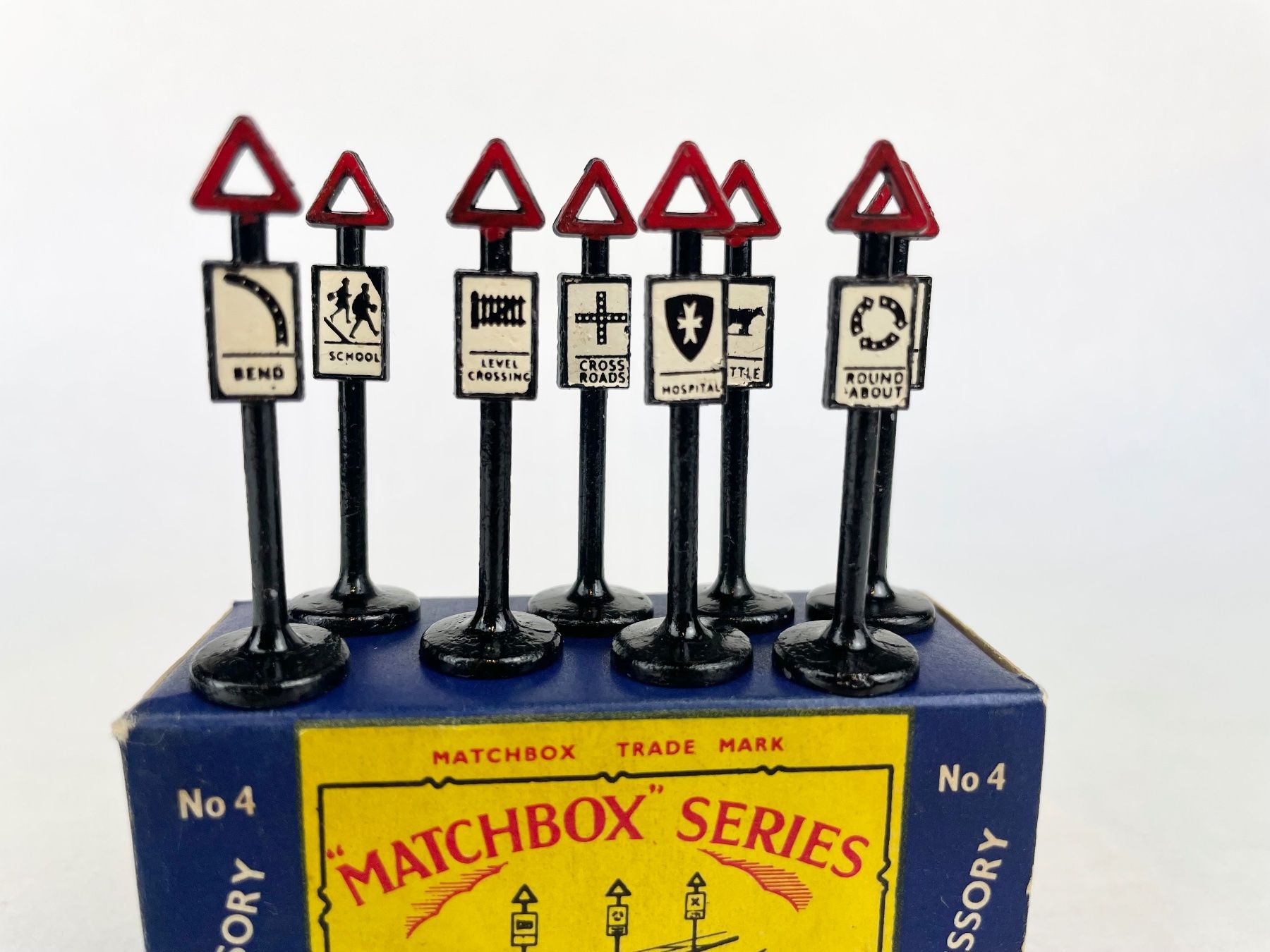 Matchbox Modellini d'auto: Matchbox Moko Lesney  Accessory Pack A4 Road Signs - MINT! – Nuovo (secondo la descrizione) da Genthod venduto da lightyear63 1