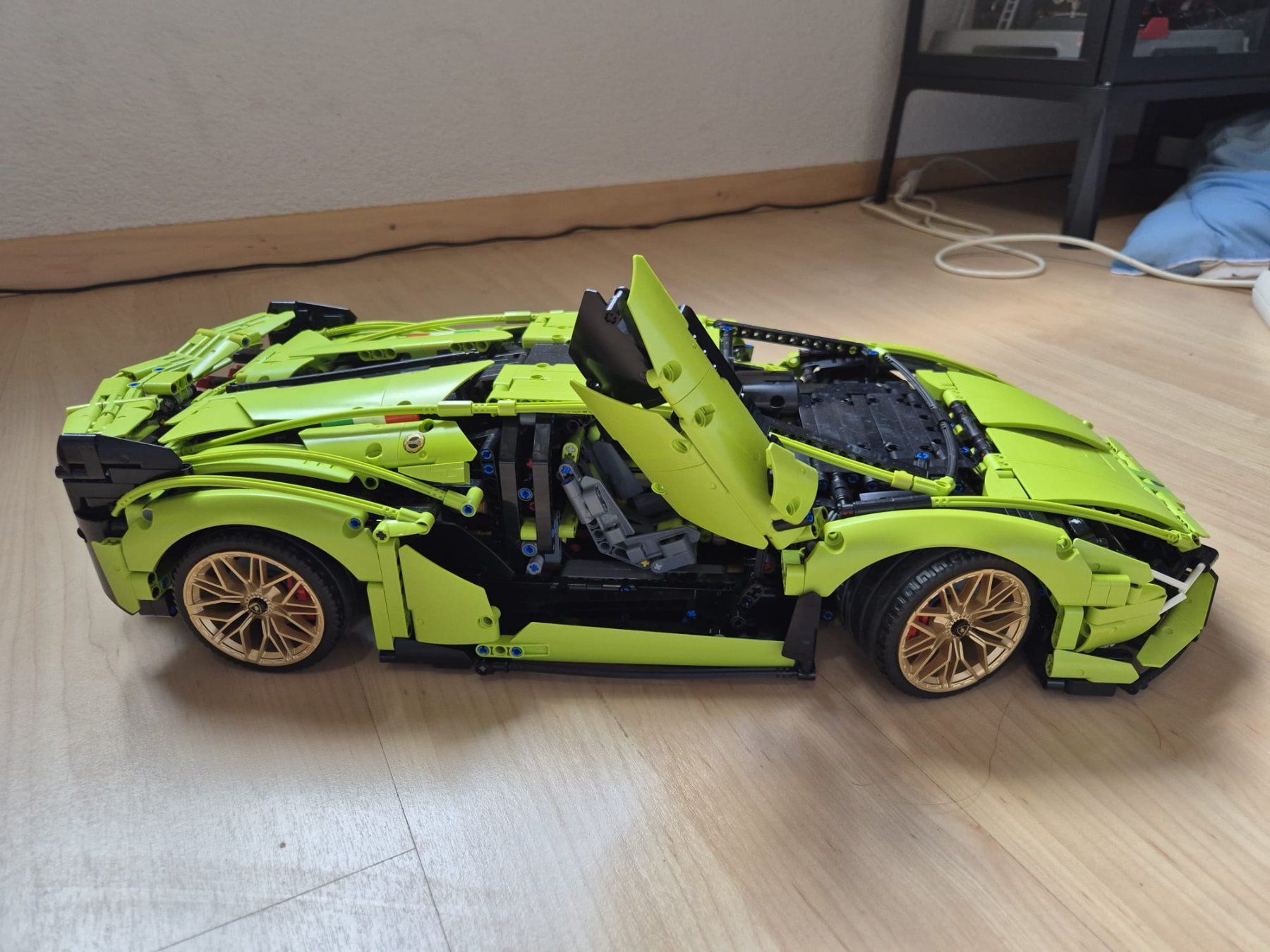 Lego Kit di costruzioni: Top Zustand! Lego Technic Lamborghini Sian – Usato da Pfungen venduto da Mizutayio 5