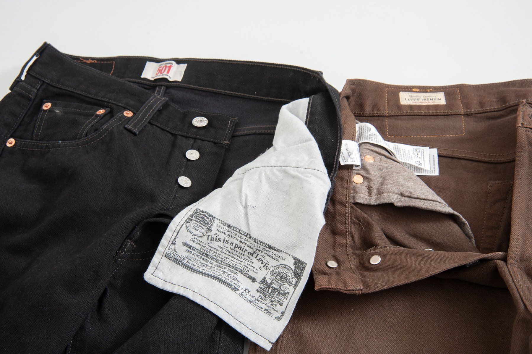 Levi's Jeans: Lewi's 501 noir et Brun – Usato da Lausanne venduto da Phlox02 5