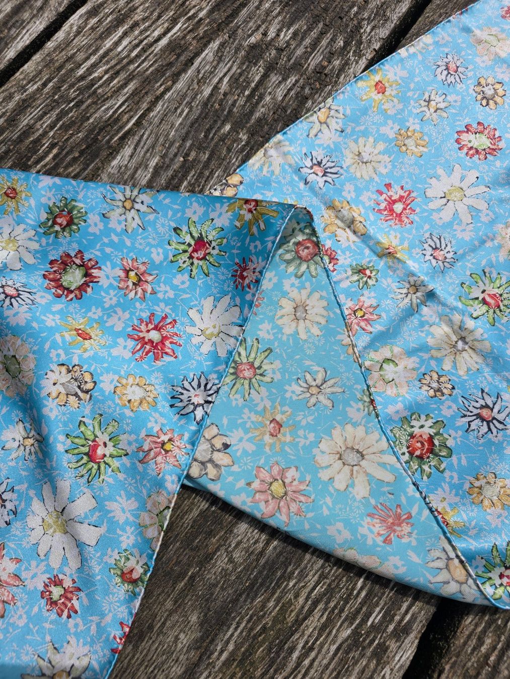 Fabric Frontline Foulard & Sciarpe: Kleidung: Seidenschal Fabric Frontline – Nuovo (secondo la descrizione) da Romanshorn venduto da Rachacha 2