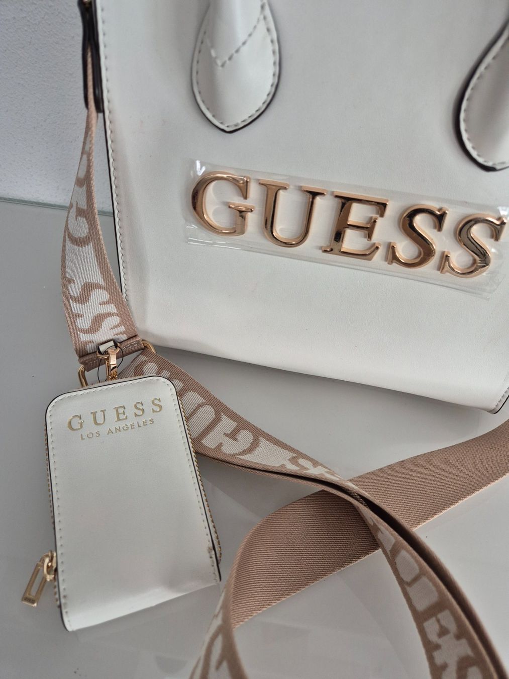 Guess Borse da donna: Neue, originale Guess Tasche Caracara in cremé – Nuovo e nell'imballaggio originale da Hägendorf venduto da Saskia0 3