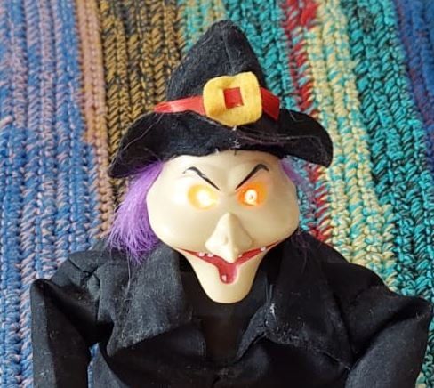 Tutte le decorazioni: HEXE greift Hand - Lichtsensor - blinkende Augen HALLOWEEN – Nuovo (secondo la descrizione) da wattwil venduto da alleskafi 1