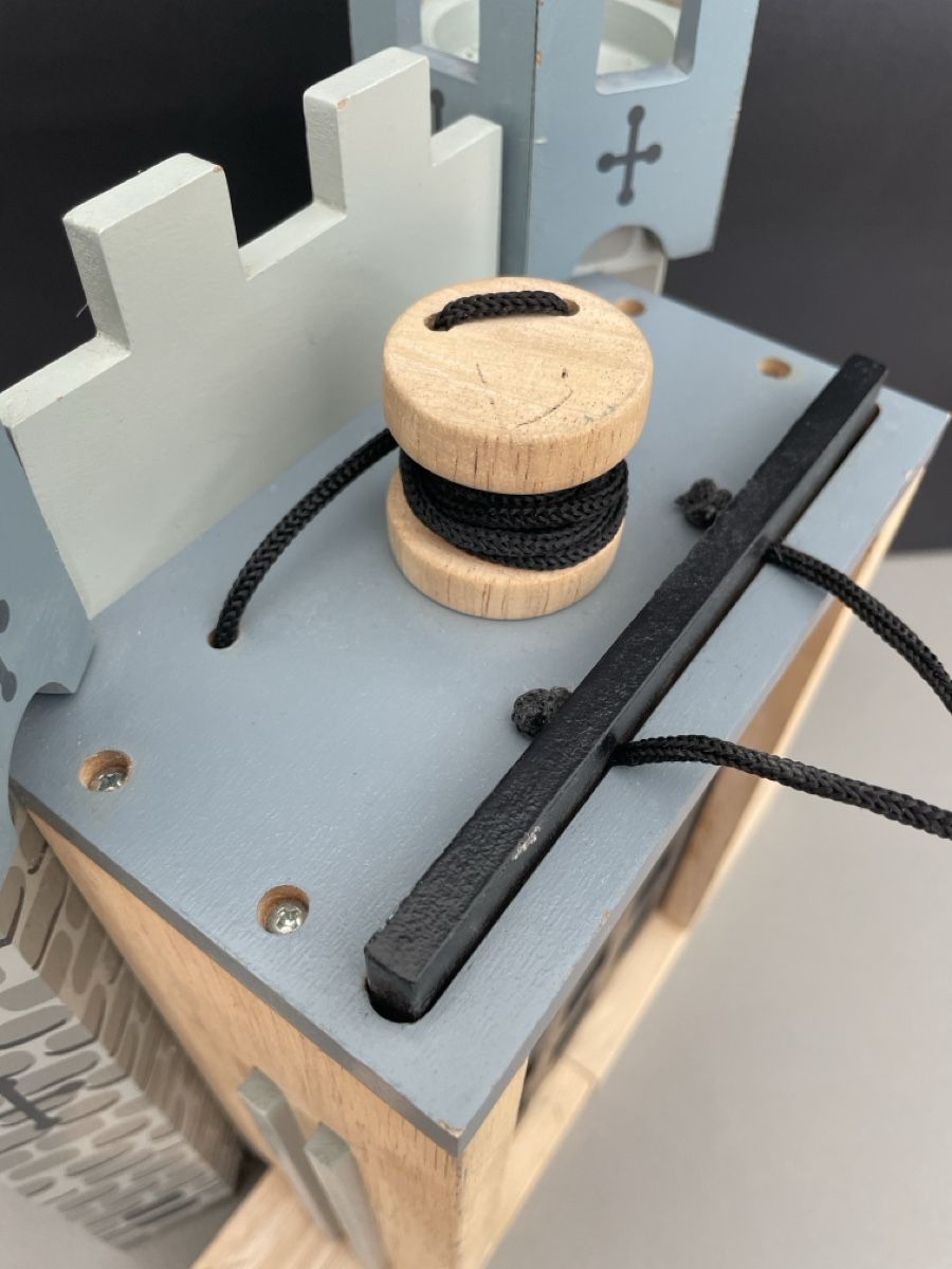 Jouets: Holzritterturm mit Eingang von EDIX Le Toyvan – D'occasion à Aesch BL par ell_8zv7 2