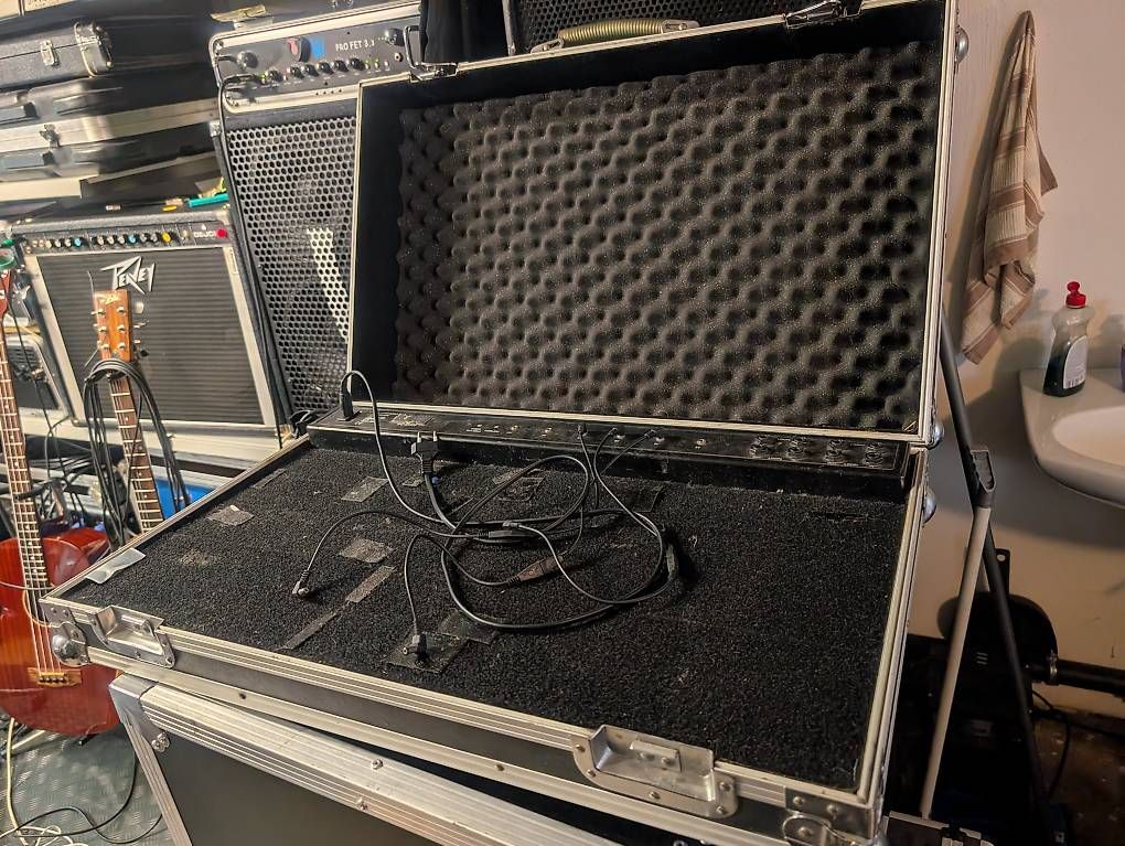 Musikinstrumente: Pedalboard Warwick mit Stromversorgung – Gebraucht aus Pratteln von dado1972 2