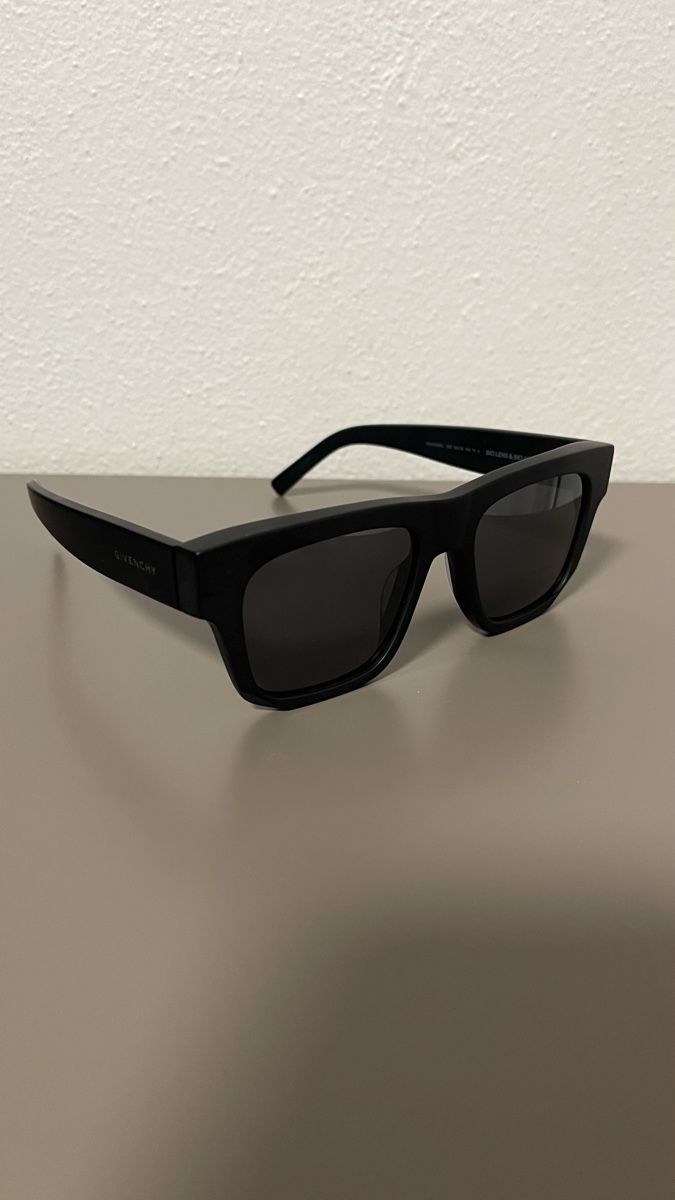 Givenchy Occhiali & Lenti: Stylish Givenchy Sunglasses - Black, Summer Ready! – Nuovo (secondo la descrizione) da Lugano venduto da cri_djb 2