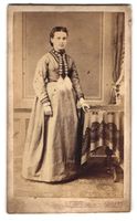 Fotografie J. Lerf, Morat, Junge Dame in