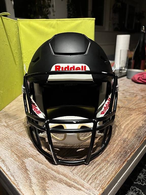 Caschi: Fotball Helm Riddel Speedflex – Usato da Meikirch venduto da nev_gn9z