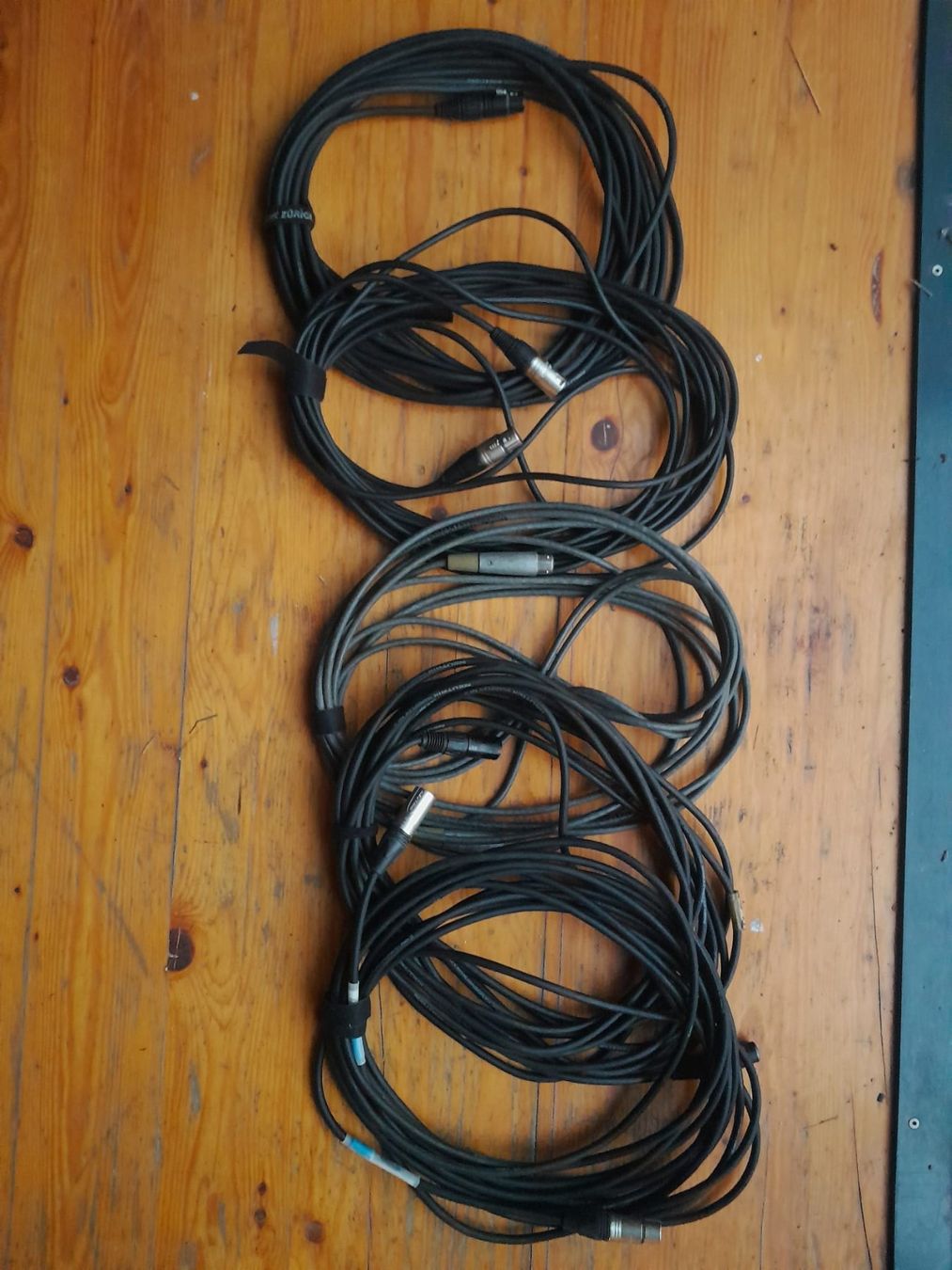 Kabel: 5 cables XLR de 10 mètres – Gebraucht aus Vaulion von akedia