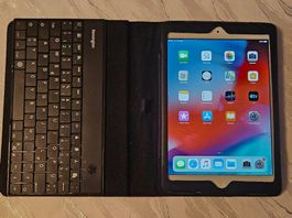 Apple iPad mini 2, 32 GB top Zustand mit Bluetooth-Tastatur