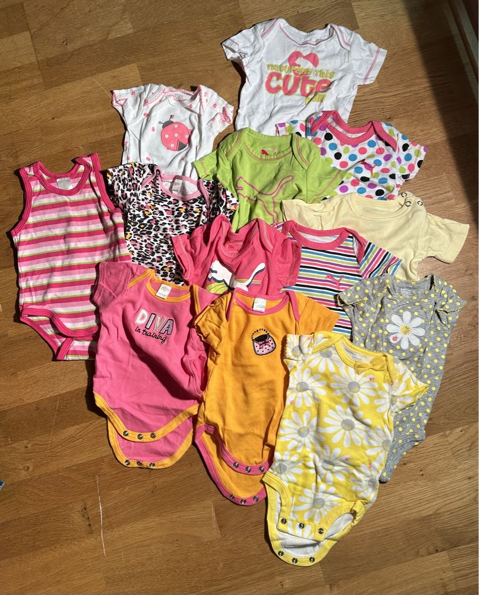 Lotti & Set di vestiti: Babykleider Gr. 62/68 – Usato da Zürich venduto da Fuxion 1