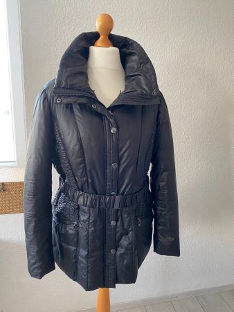 Klassische Winterjacke in black