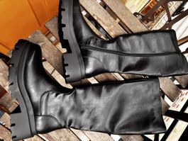 Brand new never worn black boots