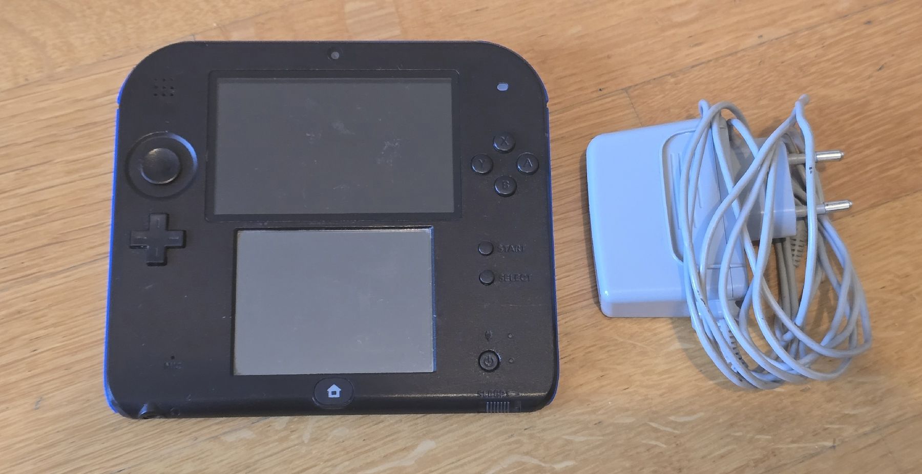 Nintendo Console: Console Nintendo 2DS noire/bleu – Usato da Genève venduto da MariaS2 3