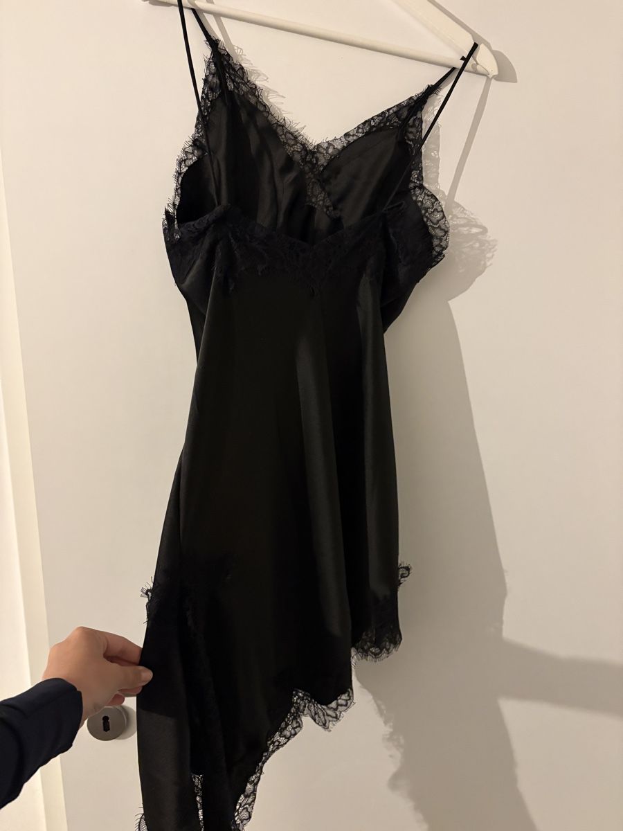 Top: Black Lace Trim Cami Top – Usato da Nyon venduto da My_wardrobe 4