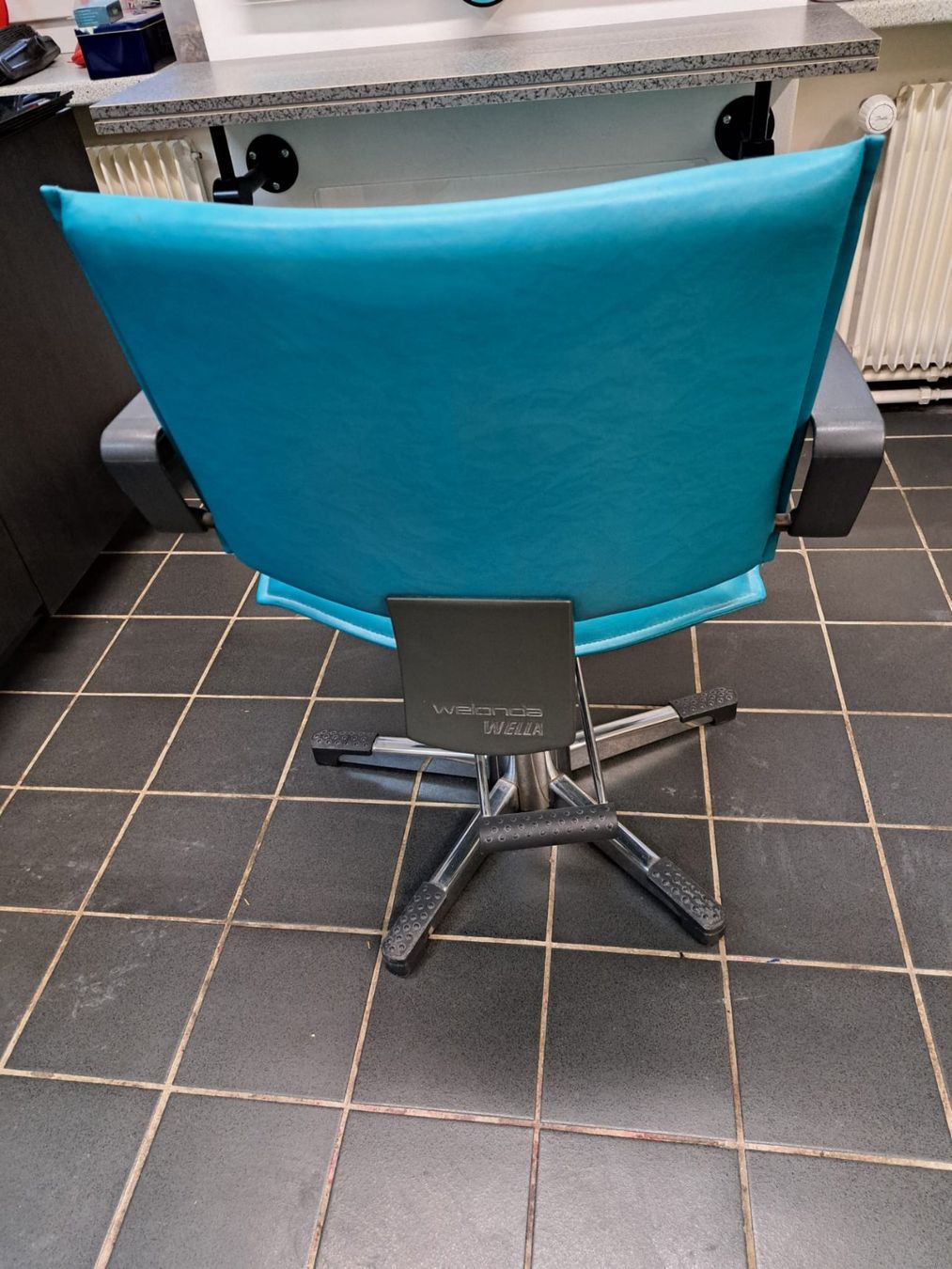 Tavoli da trucco: Vente de mobiliers de salon de coiffure – Usato da Tramelan venduto da jjb_mn7s 5