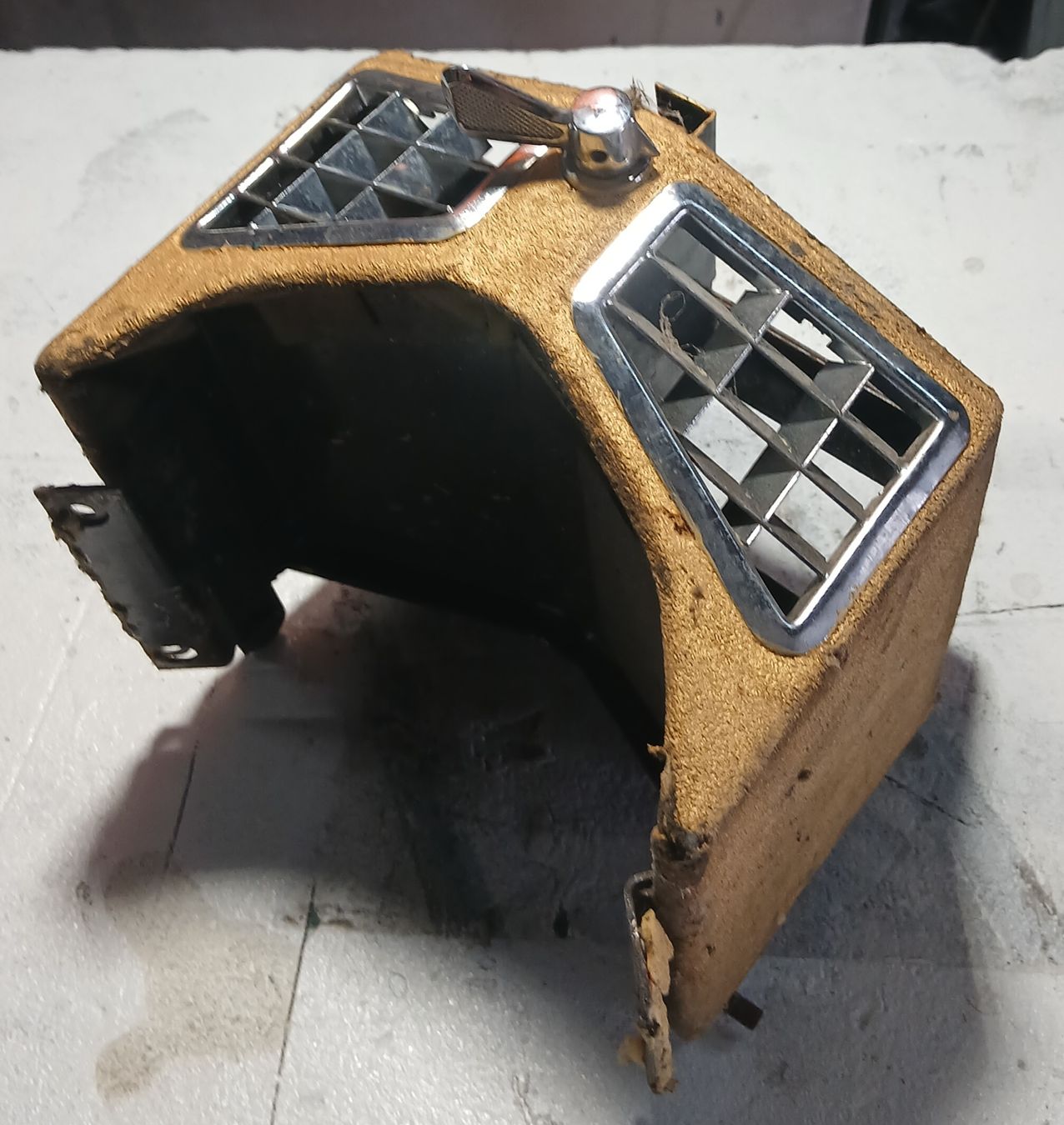 Jaguar Tutti pezzi di ricambio auto: Trappe de ventilation Jaguar 420g – Usato da la heutte venduto da Auto-stock 1